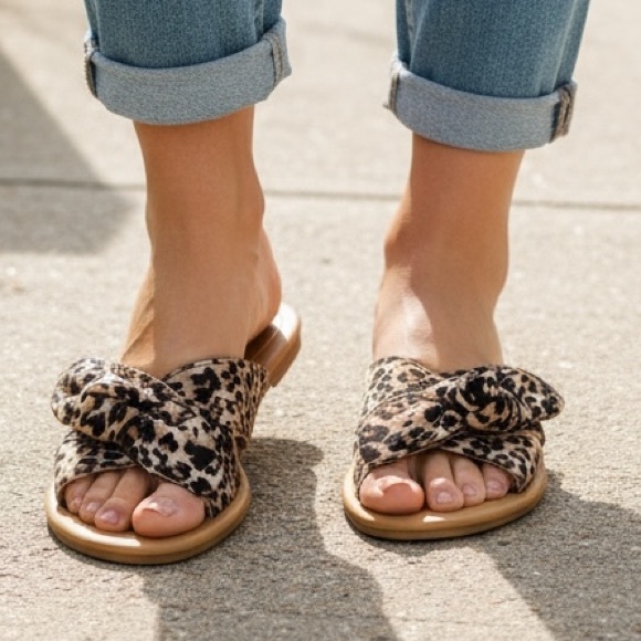 NIB Women’s Leopard Bow Slide Sandals | Qupid | Animal Print Slip-On Shoes - Picture 2 of 15